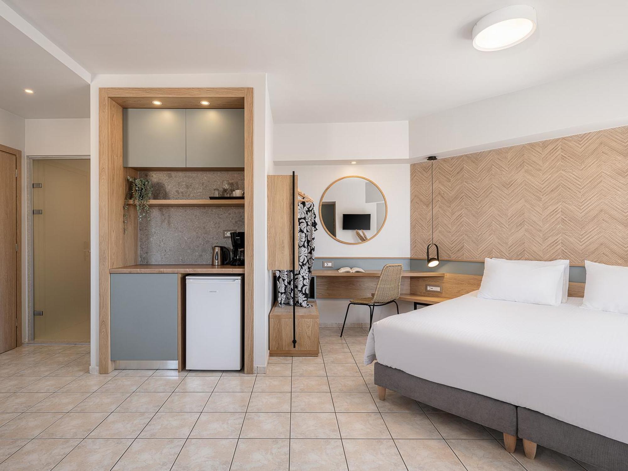 Alexia Beach Hotel Agia Marina  Exterior photo