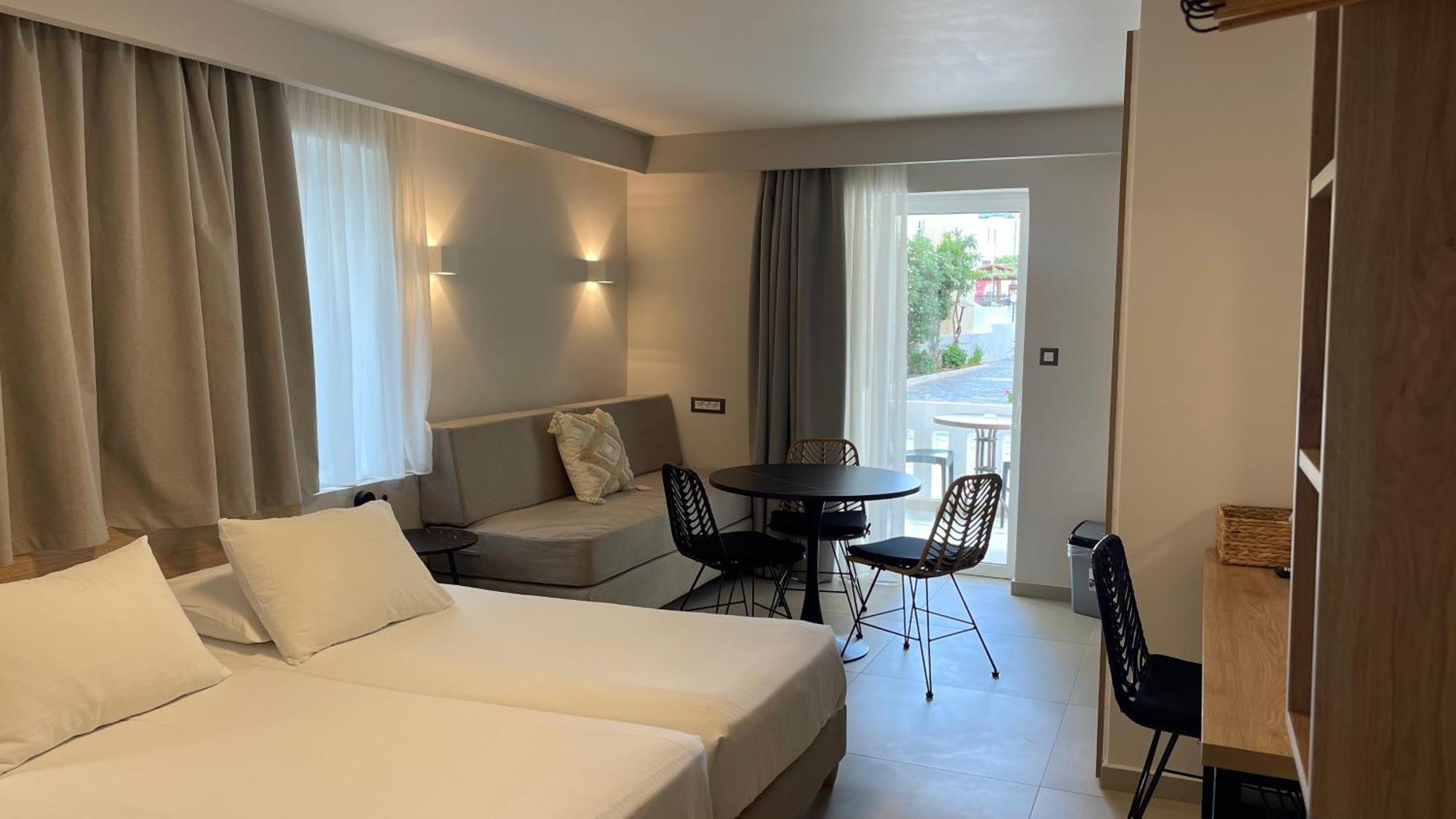 Alexia Beach Hotel Agia Marina  Exterior photo