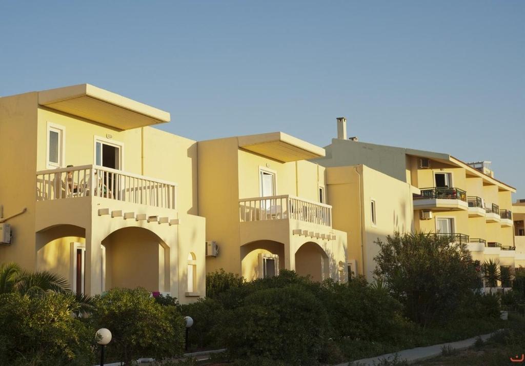 Alexia Beach Hotel Agia Marina  Exterior photo