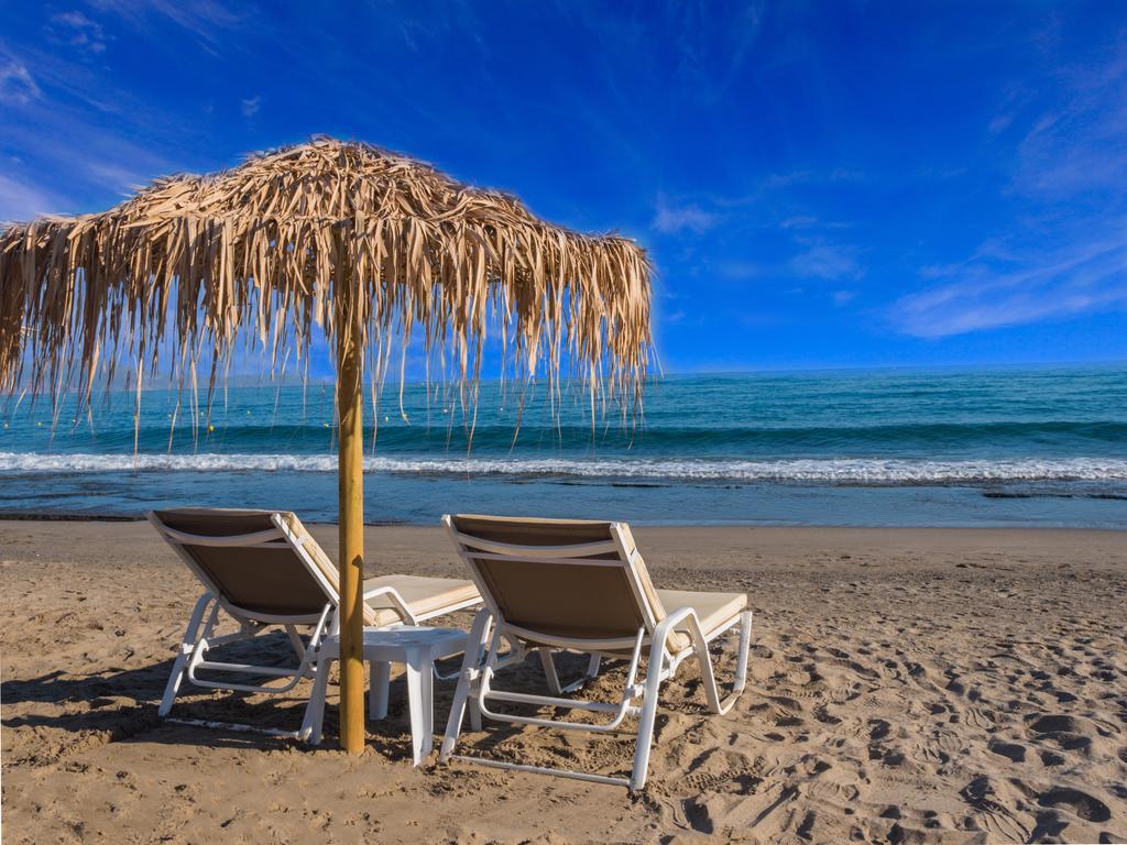 Alexia Beach Hotel Agia Marina  Exterior photo
